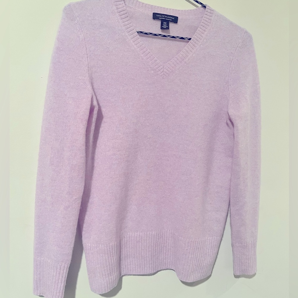 New W/O tags: Lilac Saks 5th Ave Cashmere sweater